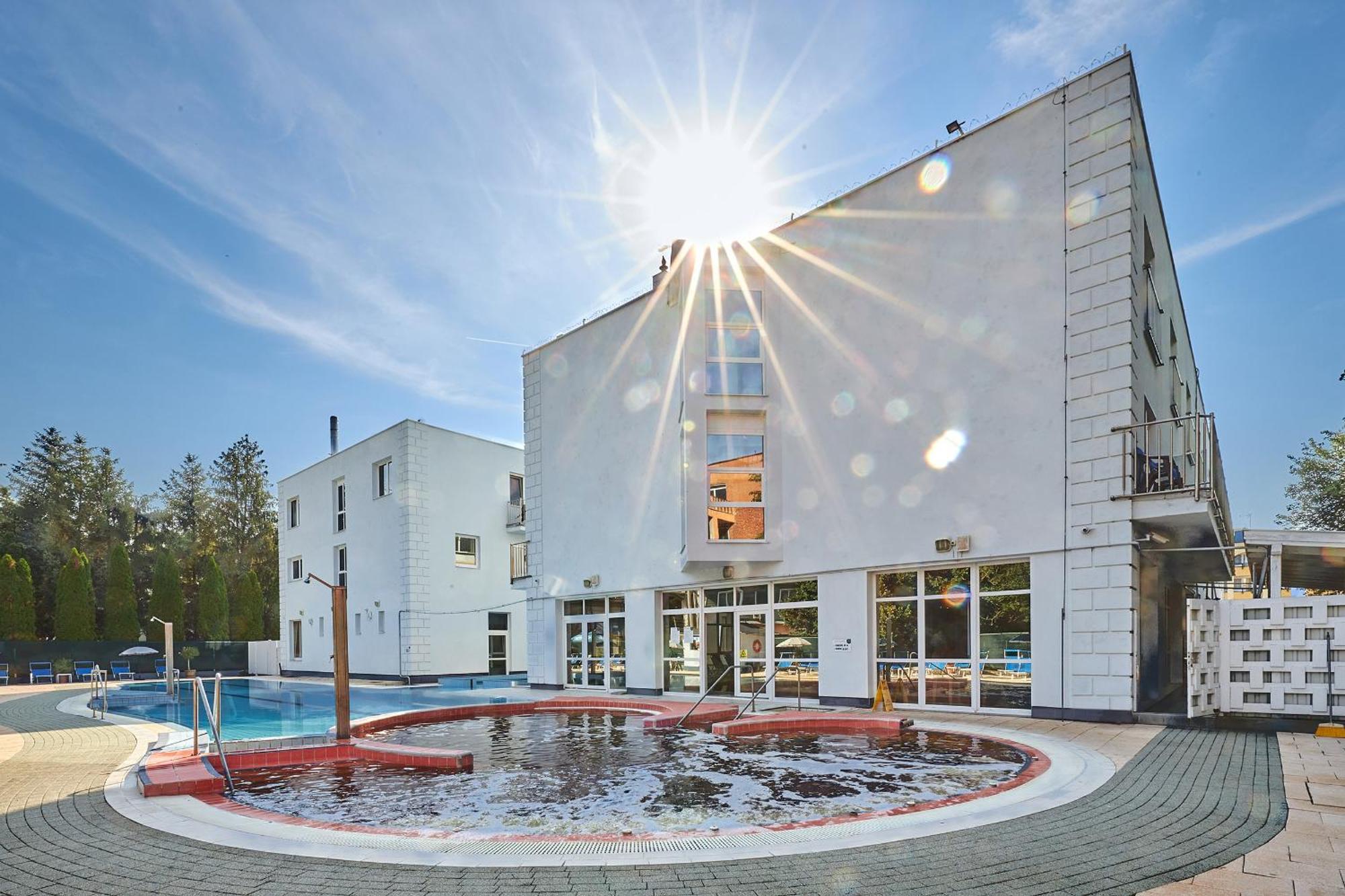 Hotel Silver Hajdúszoboszló Екстериор снимка
