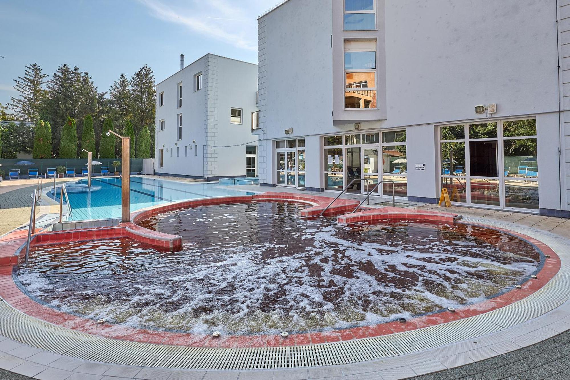Hotel Silver Hajdúszoboszló Екстериор снимка