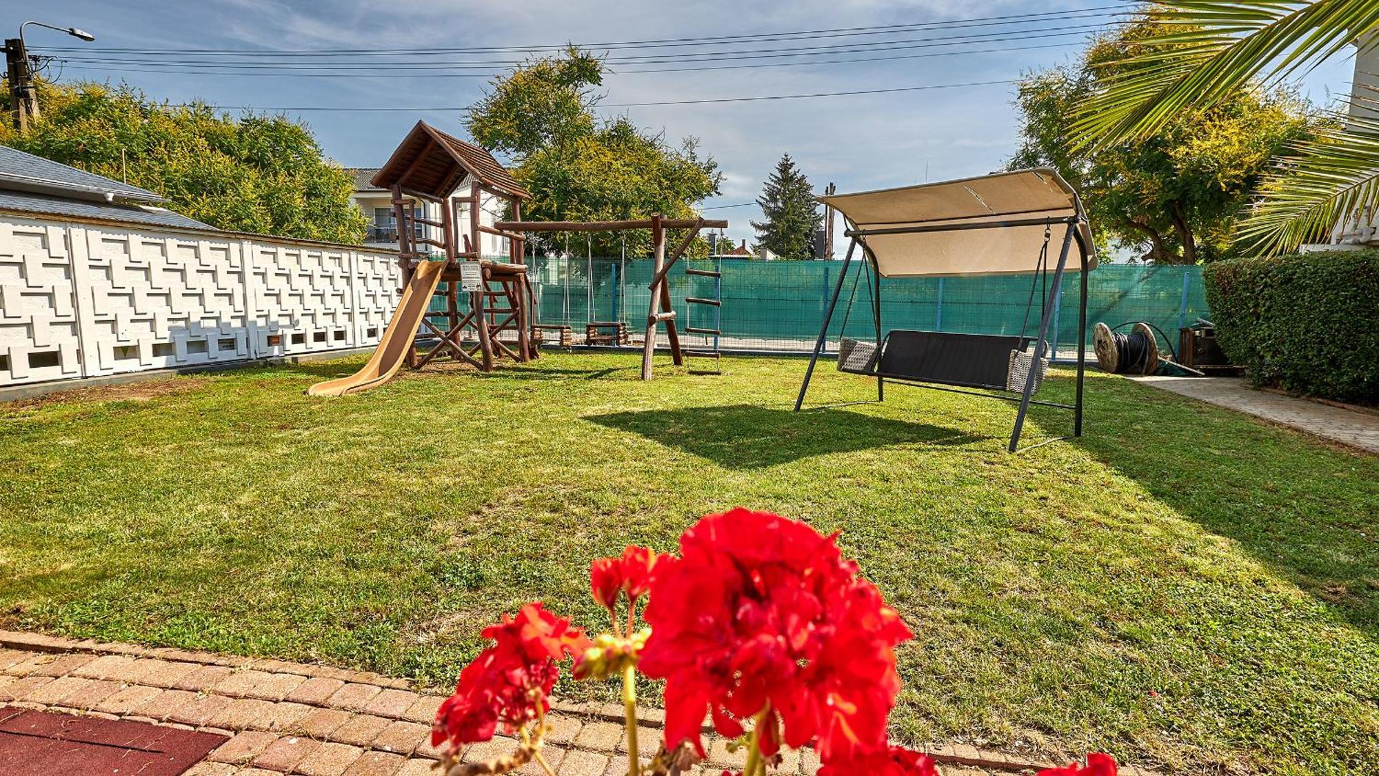 Hotel Silver Hajdúszoboszló Екстериор снимка