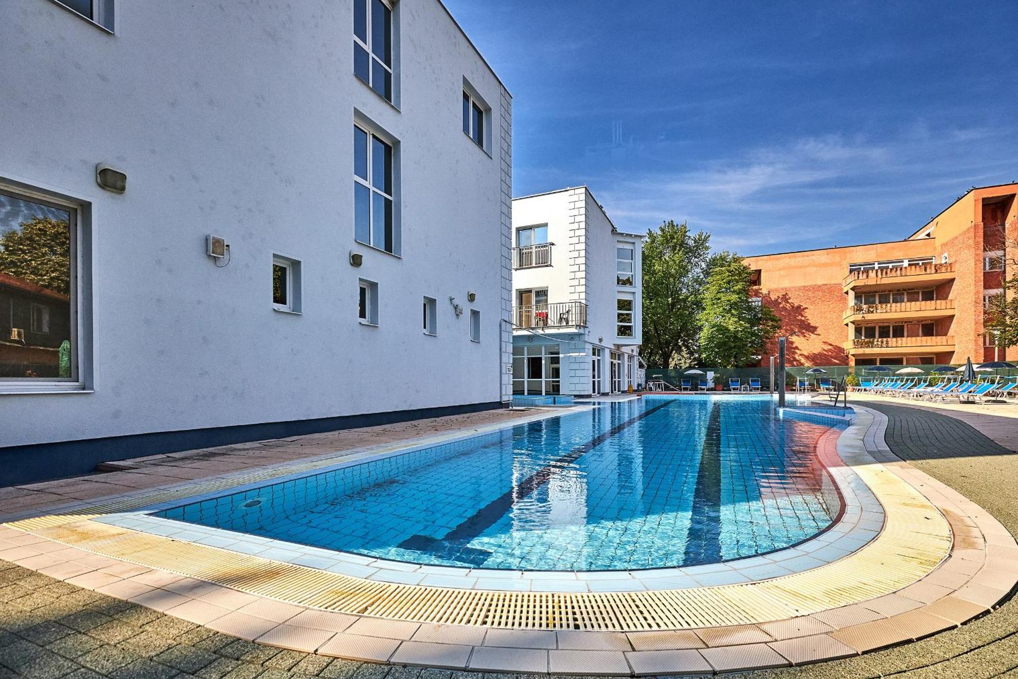 Hotel Silver Hajdúszoboszló Екстериор снимка