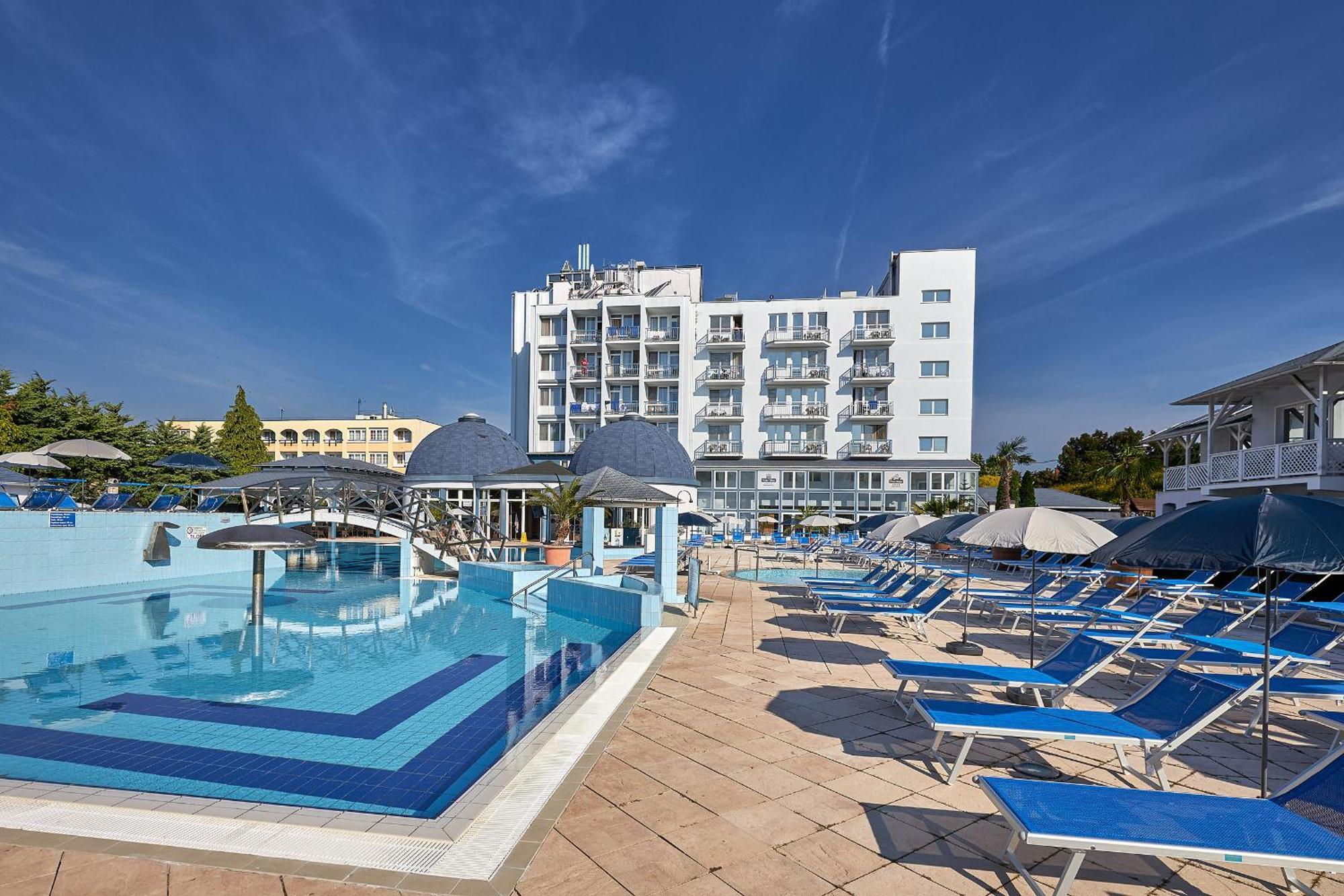 Hotel Silver Hajdúszoboszló Екстериор снимка
