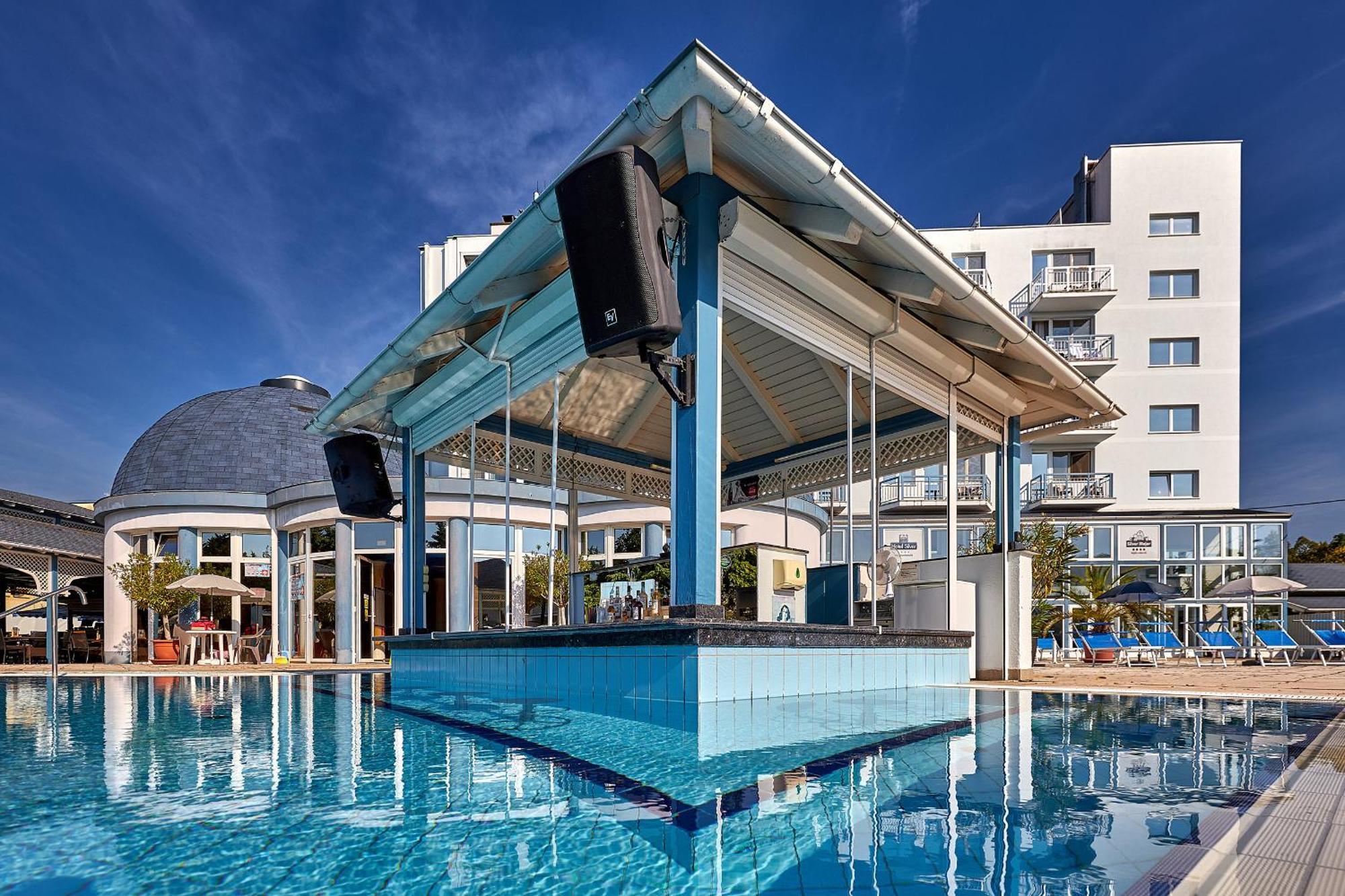 Hotel Silver Hajdúszoboszló Екстериор снимка