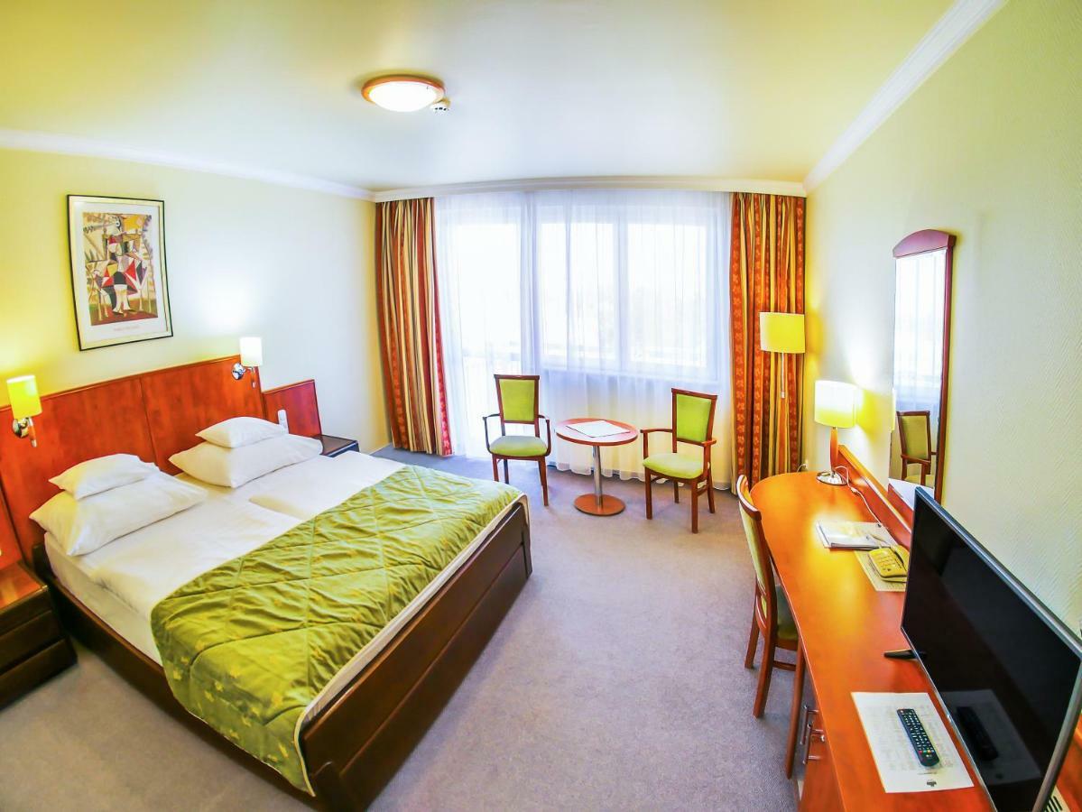 Hotel Silver Hajdúszoboszló Екстериор снимка