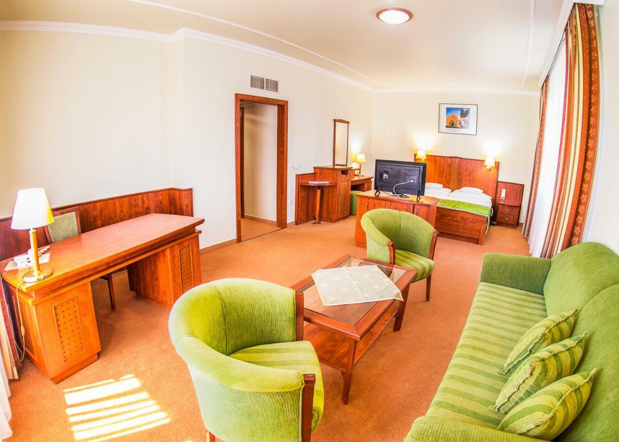 Hotel Silver Hajdúszoboszló Екстериор снимка