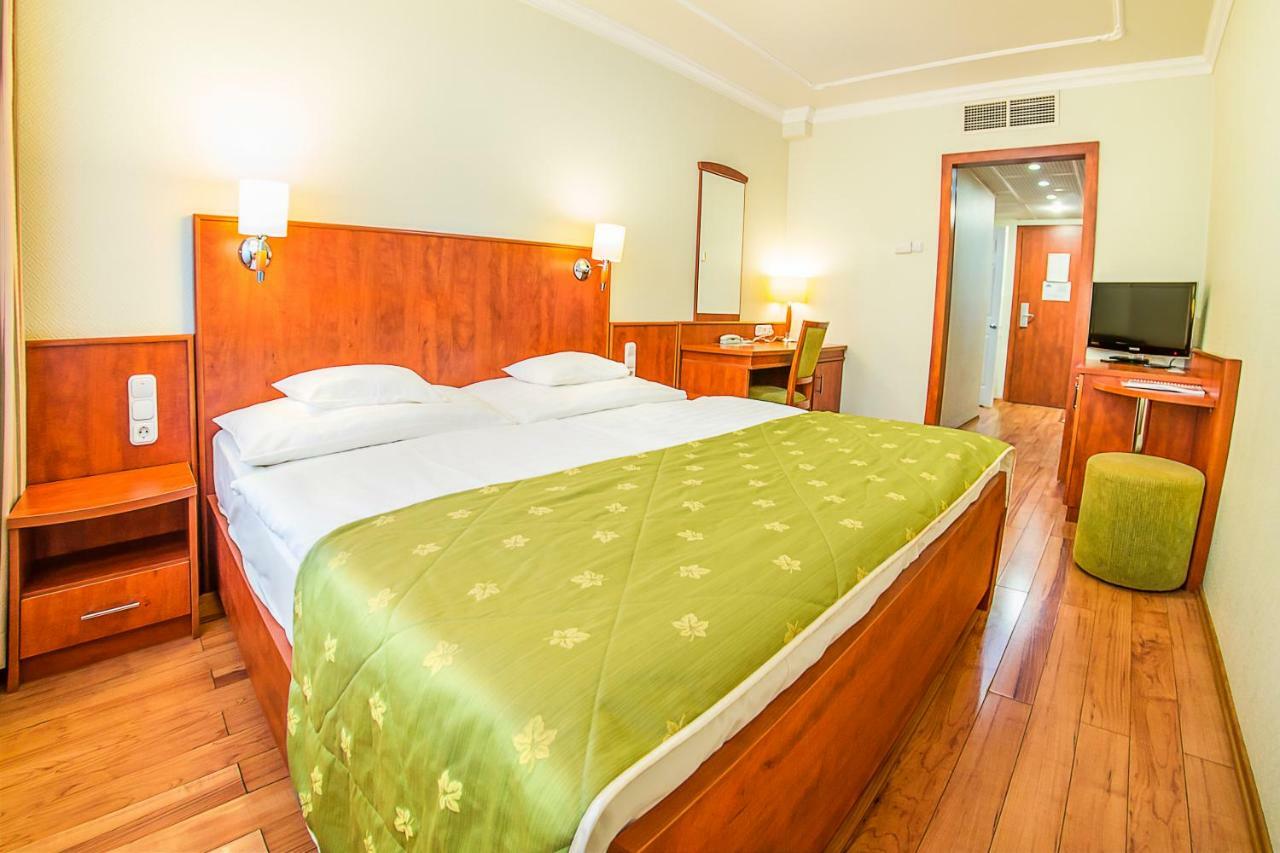 Hotel Silver Hajdúszoboszló Екстериор снимка