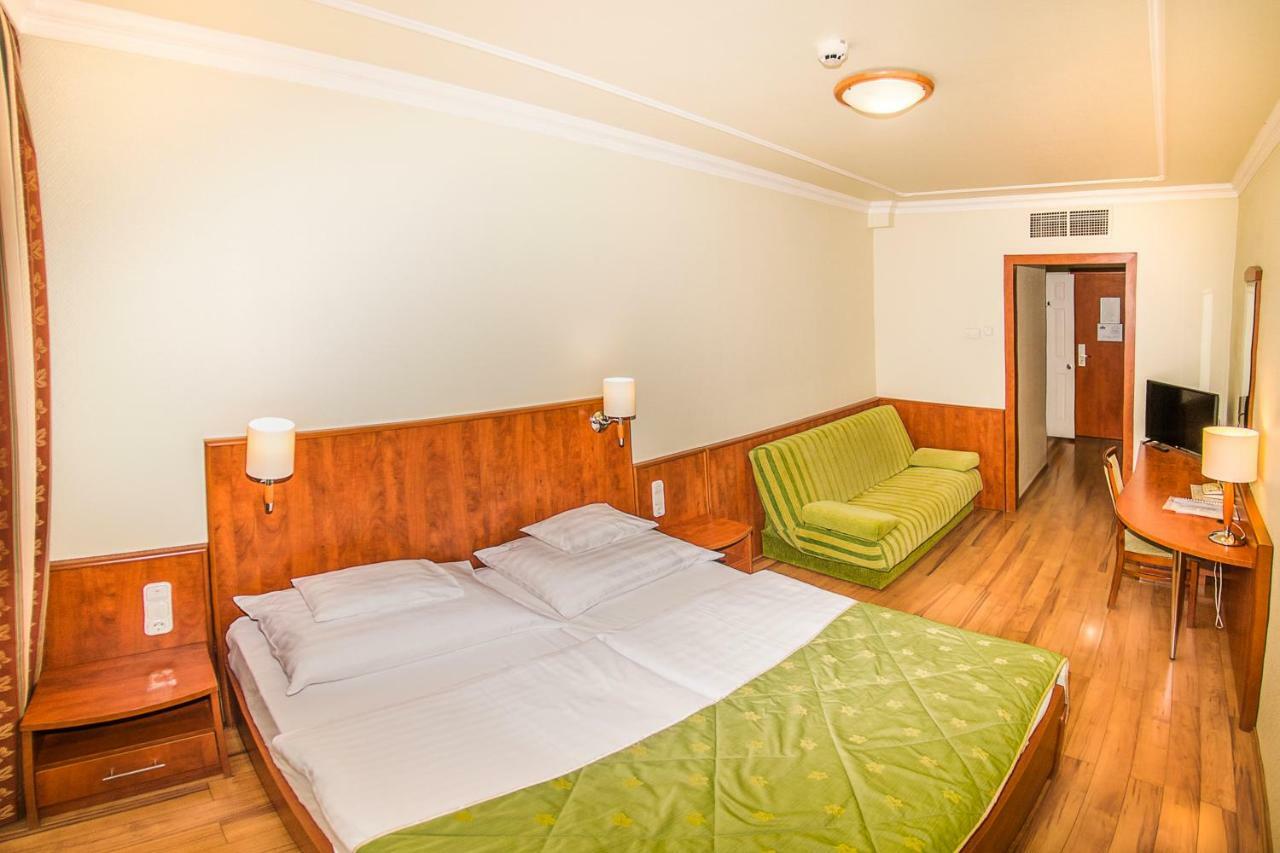 Hotel Silver Hajdúszoboszló Екстериор снимка