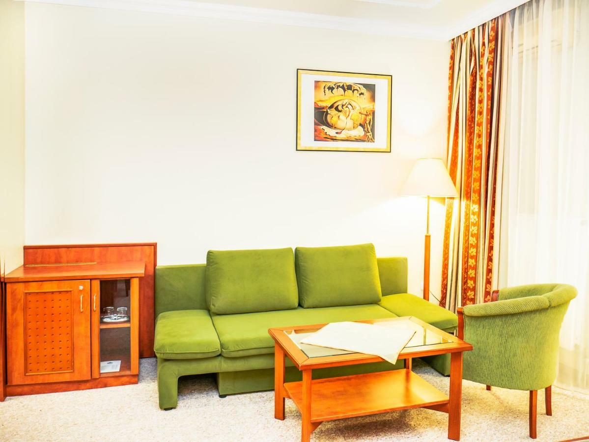 Hotel Silver Hajdúszoboszló Екстериор снимка